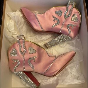 louboutin women shoes 38
Lassidita Radio 312 Baby Pink $1735